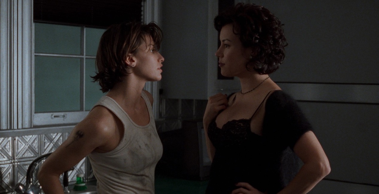 Gina Gershon and Jennifer Tilly in ‘Bound’ (1996) - Romance Movies Directed By Women