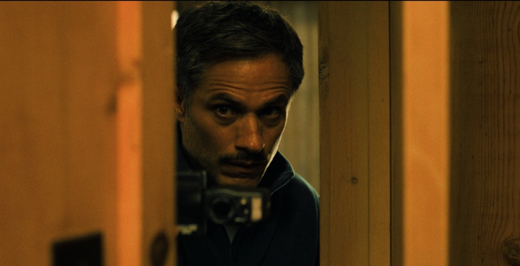 Gael García Bernal as Dave in Holland (2025)