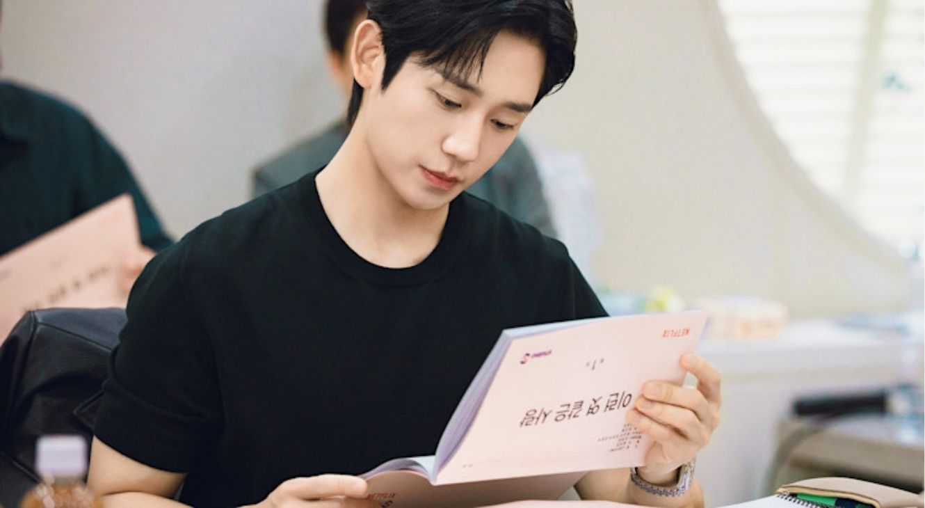 Jung Hae-in at a table read for Netflix's Lovestuck