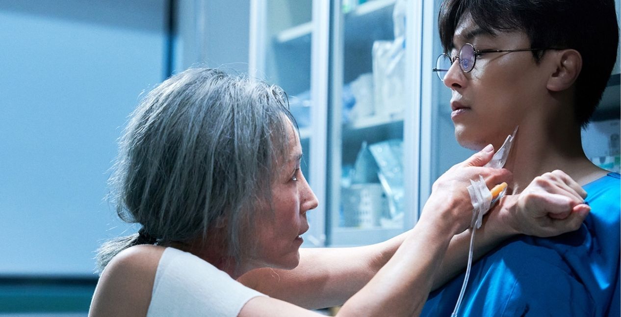Lee Hye-young in The Old Woman With The Knife