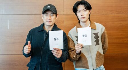 Ryu Jun-yeol and Sul Kyung-gu in a promotional photo for Netflix's The Rat (WT)