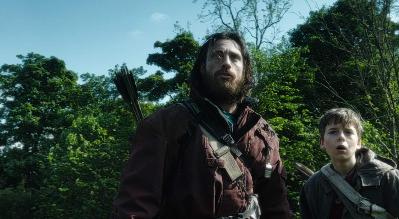Aaron Taylor-Johnson and Alfie Williams in 28 Years Later
