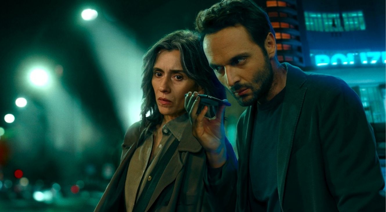 Teresa Saponangelo and Flavio Furno in Sara Woman in the Shadows