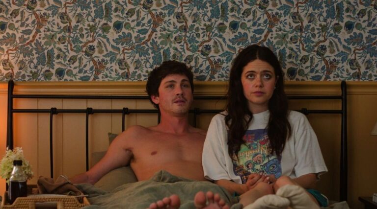 REVIEW: ‘Oh, Hi!’ Is An Unexpectedly Effective Take On Modern Dating Molly Gordon and Logan Lerman in Oh, Hi!