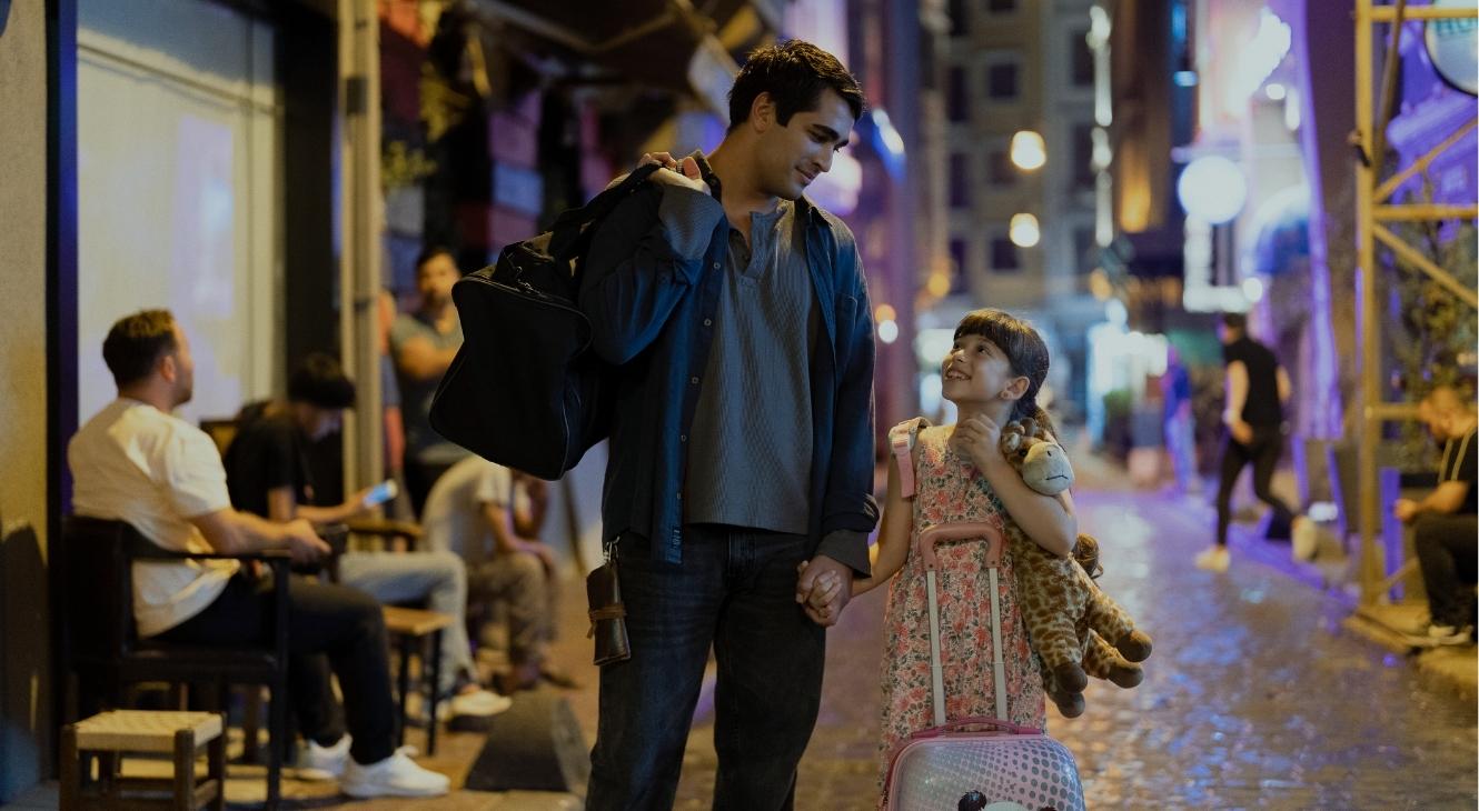 Mert Ramazan Demir and Ada Erma in Abandoned Man