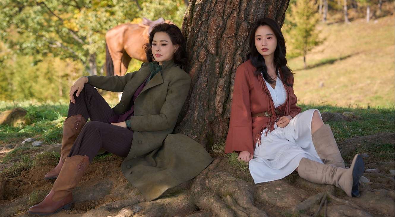 Lee Ha-nee and Bang Hyo-rin in Aema