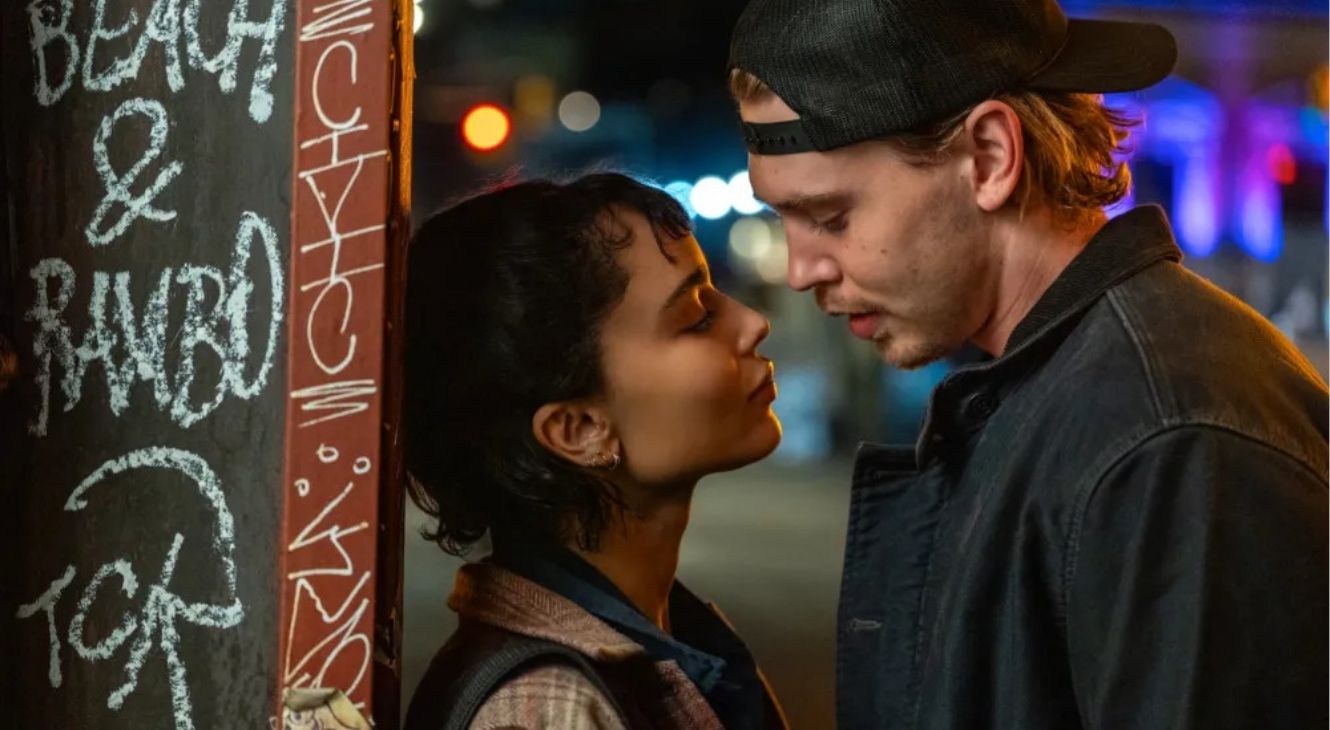 Zoë Kravitz and Austin Butler in Caught Stealing