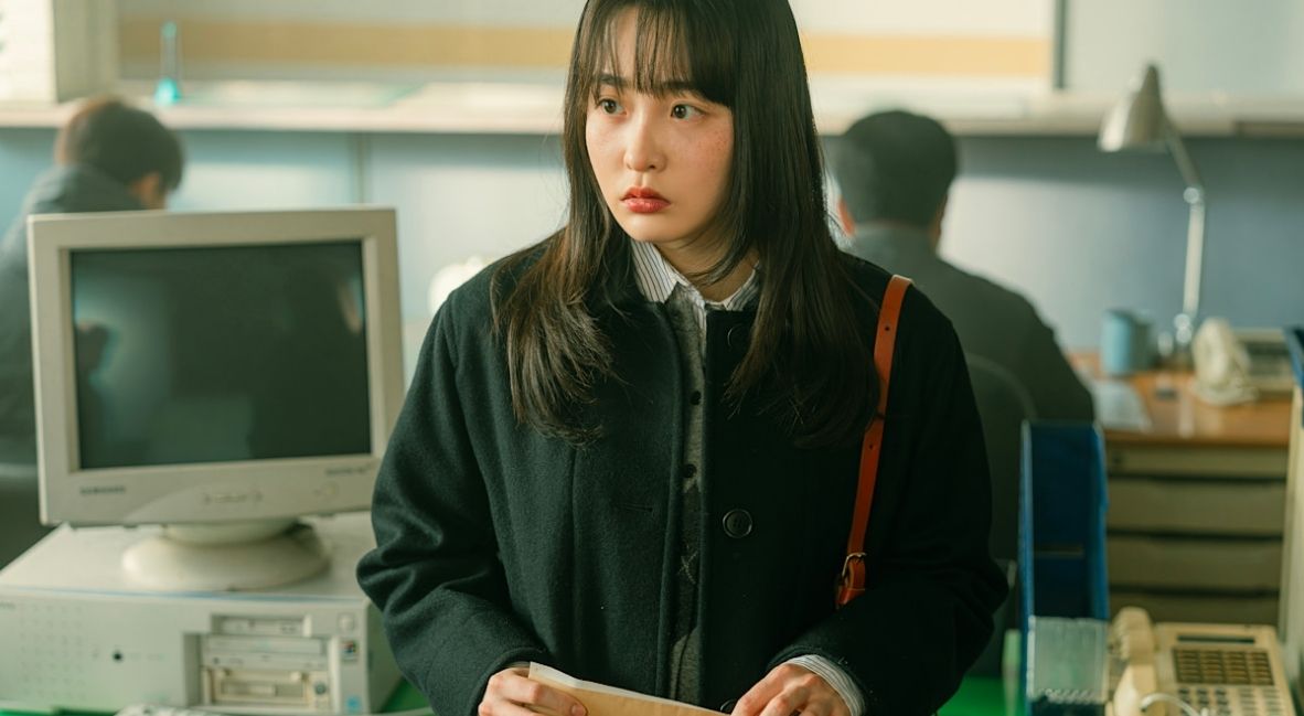 Lee Jun-ho and Kim Min-ha Star in New Netflix K-Drama 'Typhoon Family' 4 Typhoon Family promotional image from NEtflix