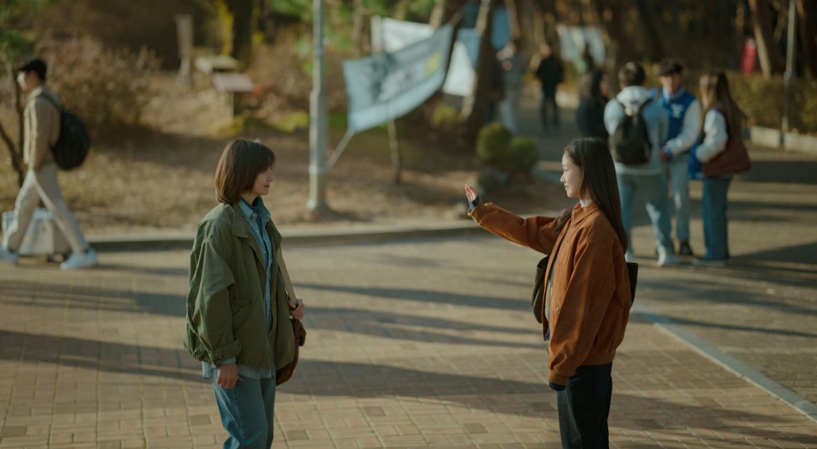 Sang-yeon and Eun-jung attend university 