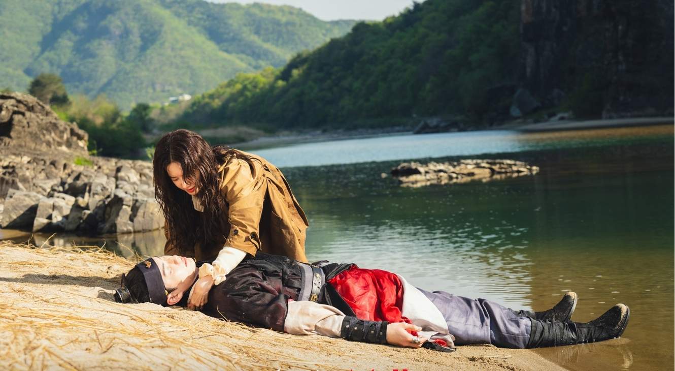 Lim Yoon-a and Lee Chae-min in Bon Appétit Your Majesty