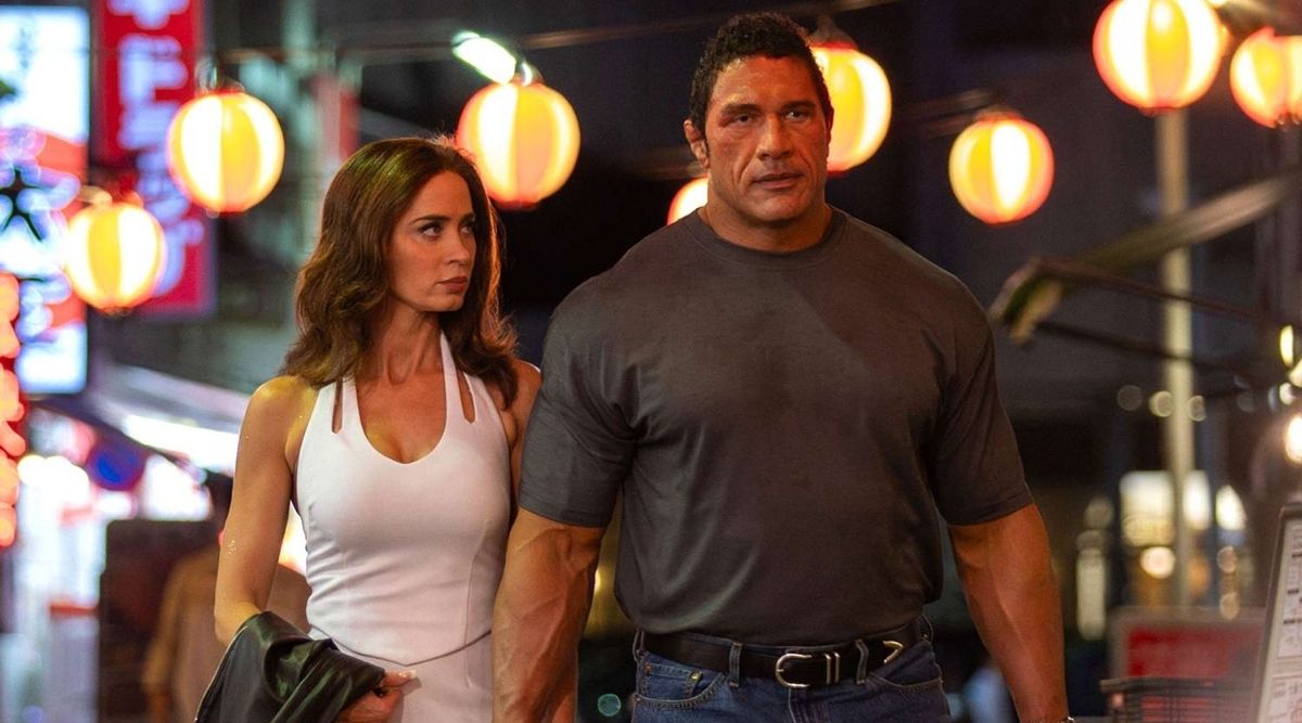 Emily Blunt and Dwayne Johnson in The Smashing Machine