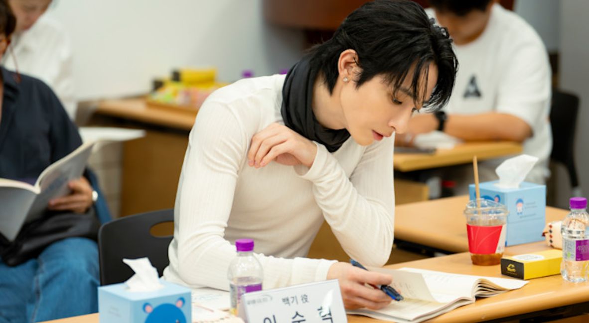 Netflix's Romantic Fantasy K-Drama 'Grand Galaxy Hotel' Starts Production 1 Lee Soo-hyuk in promotional photos for Grand Galaxy Hotel