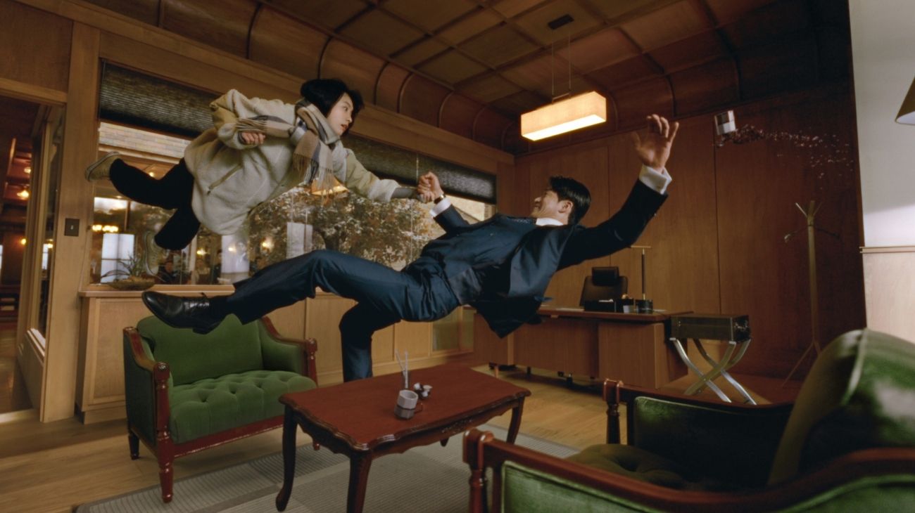 Han Hyo-joo and Shun Oguri in Romantics Anonymous