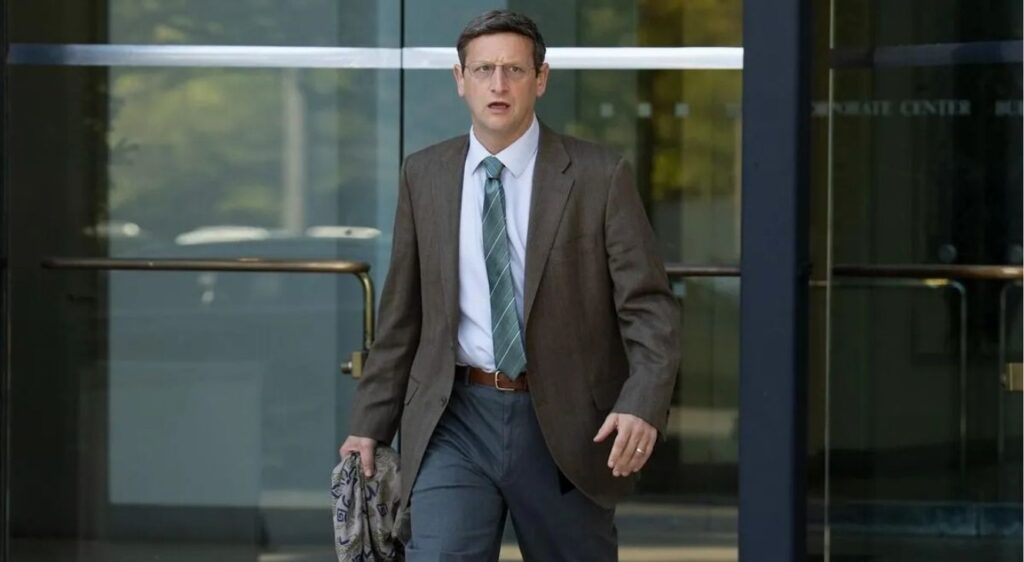 Tim Robinson in The Chair Company Episode 2