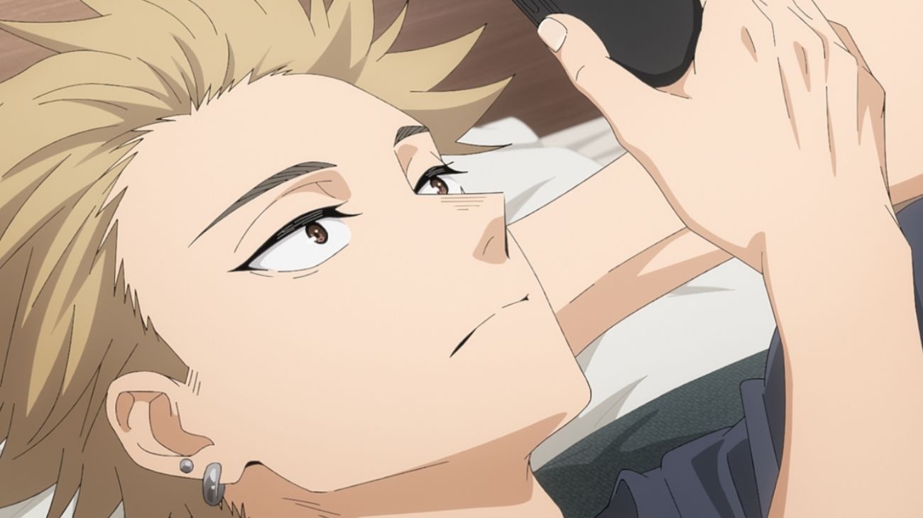 Rintaro looks at his phone