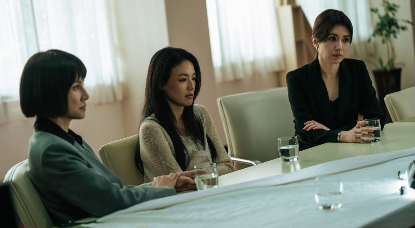 Lee Sinje, Shu Qi, and Alyssa Chia in The Resurrected