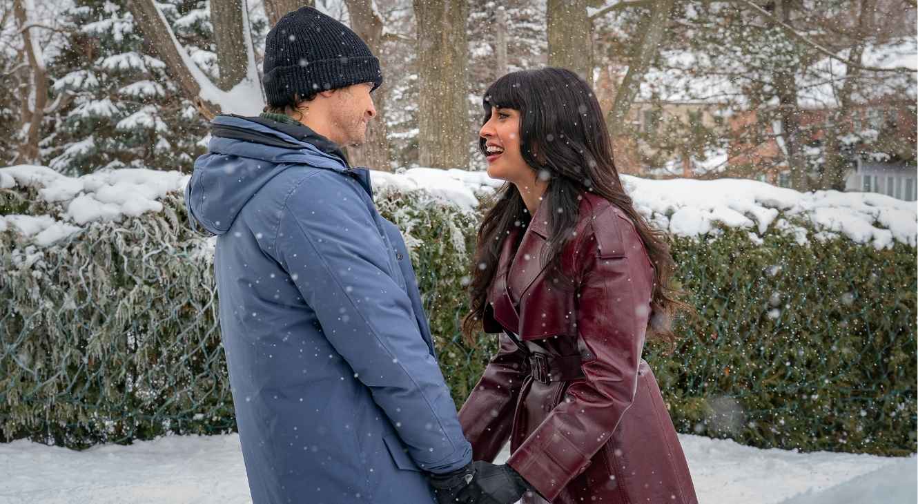 Oliver Hudson and Jameela Jamil in A Merry Little Ex-Mas
