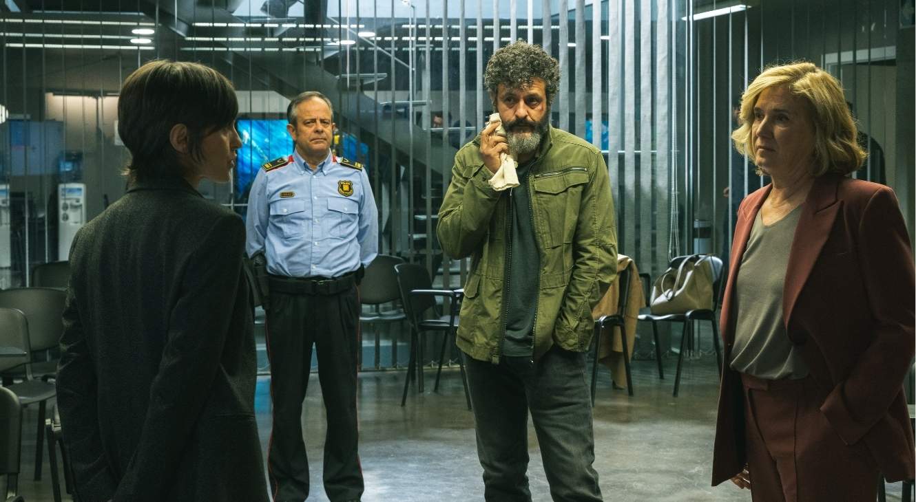 Verónica Echegui and Isak Férriz in City of Shadows