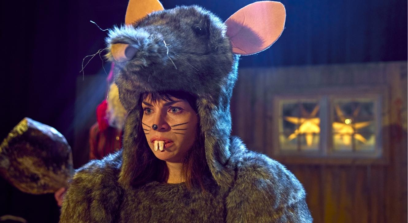 Ida Elise Broch in Home for Christmas Season 3