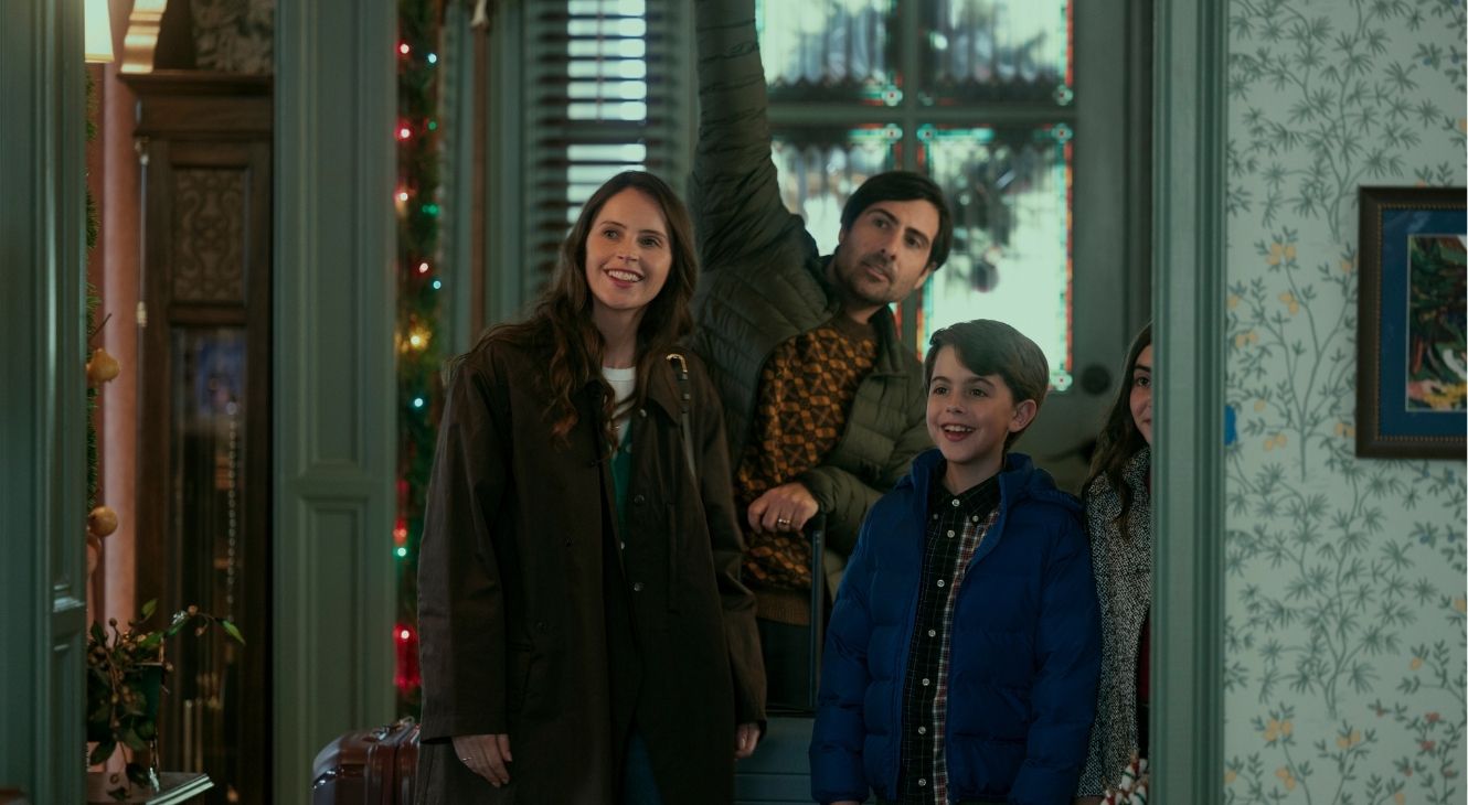 REVIEW: 'Oh. What. Fun' Rightfully Puts The Spotlight On Moms 1 Felicity Jones and Jason Schwartzman in Oh What Fun