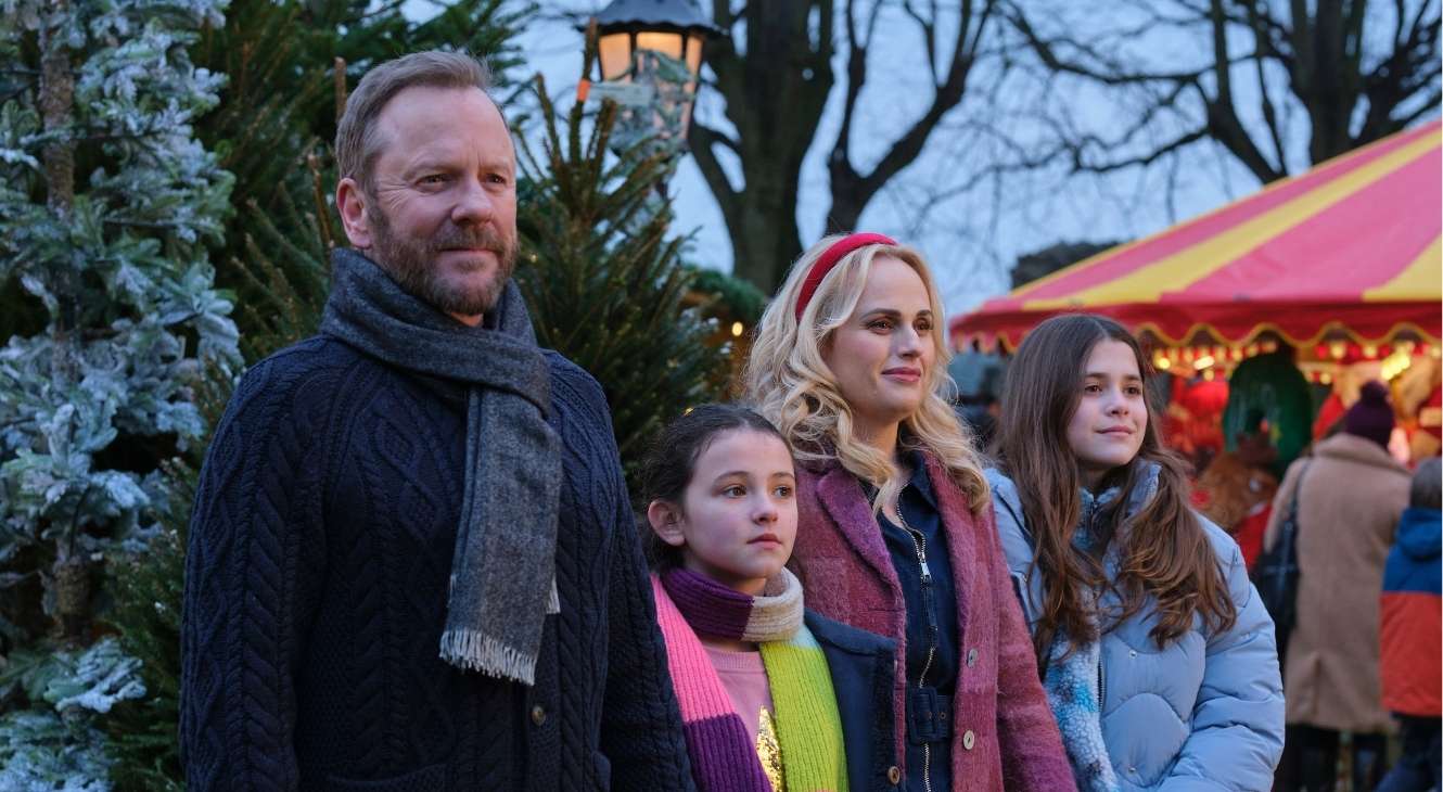 Collaboration Is The Key To The Holidays For Chris Foggin's 'Tinsel Town' 1 Kiefer Sutherland and Rebel Wilson in TInsel Town