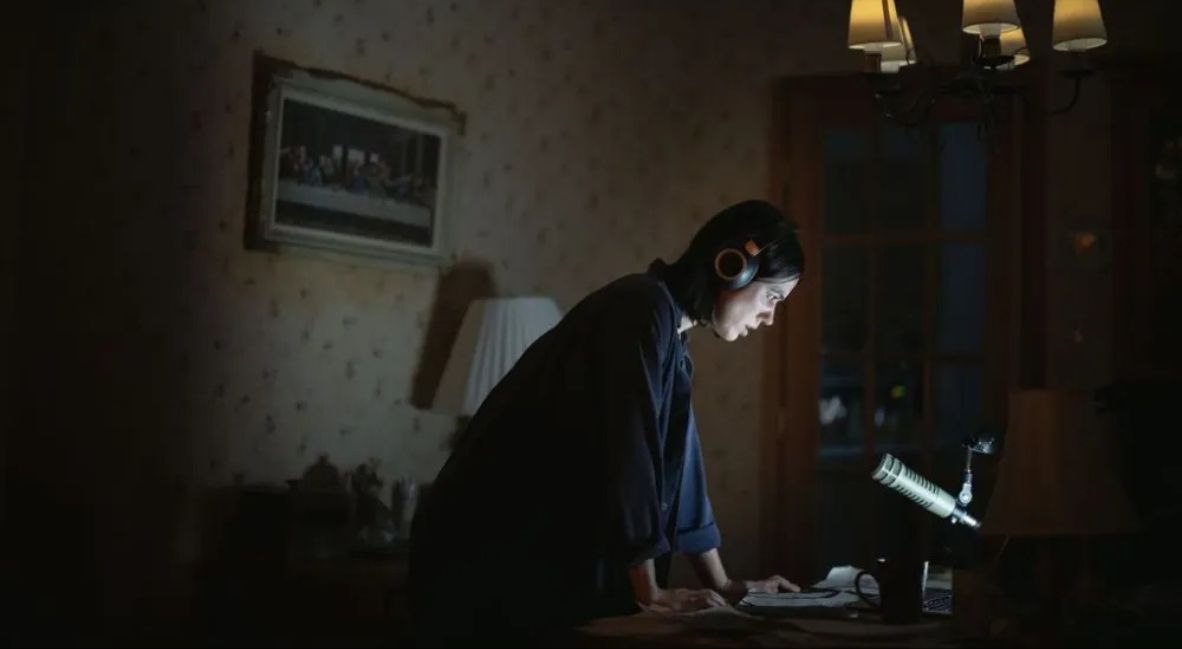 A scene from Undertone 