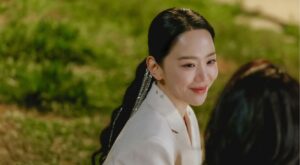 REVIEW: ‘The Art of Sarah’ Lacks Balance In Its Mystery Shin Hye-sun in The Art of Sarah