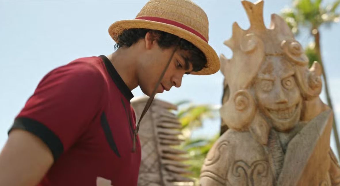 12 Easter Eggs in 'One Piece' Season 2 Explained 2 Luffy and the statue of Nika