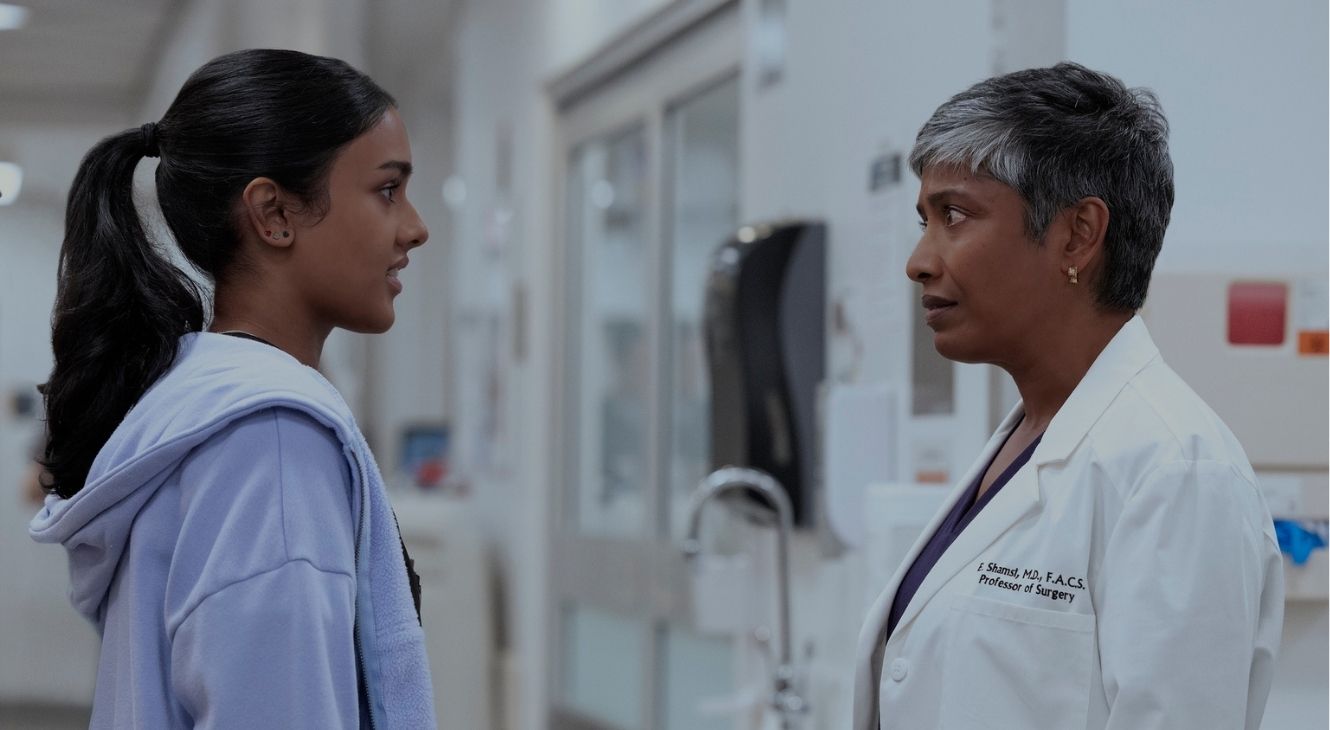 Mohan and her mother in The Pitt Season 2 Episode 10 
