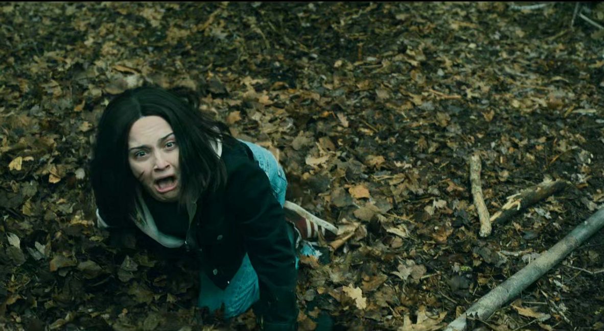 Julie screaming in season  3 episode 10 of FROM