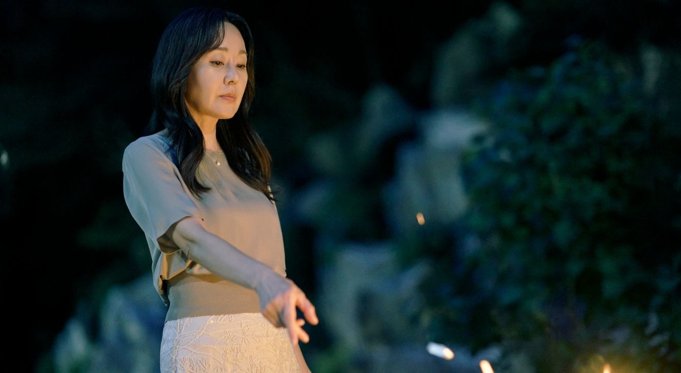 Yunjin Kim in Notes from the Last Row