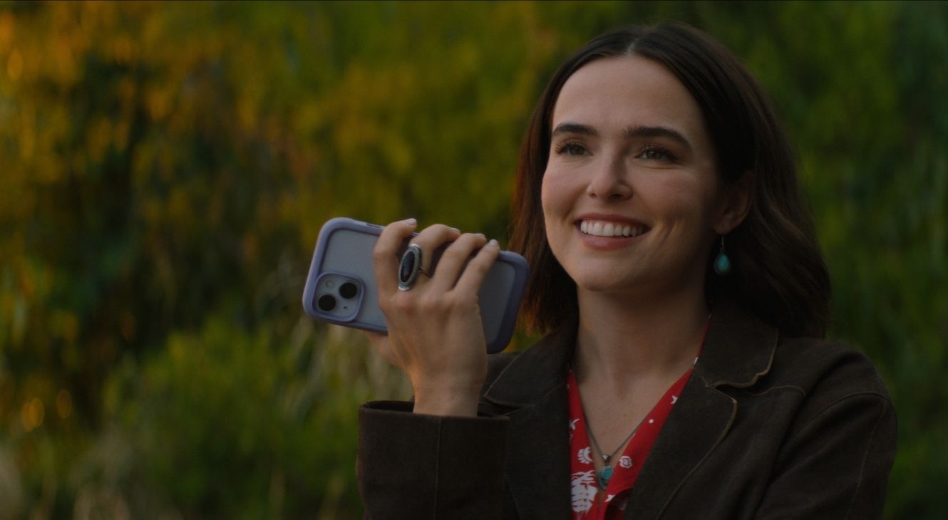 Zoey Deutch in Voicemails for Isabelle