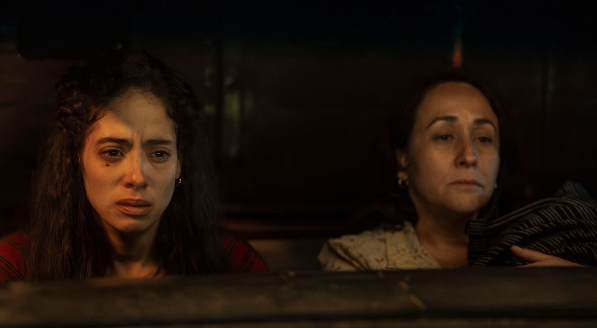 Fátima Molina as Teresa and Nora Huerta as Rosa