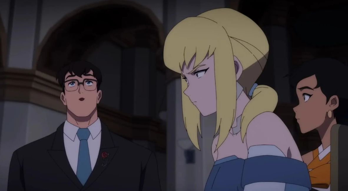 Kara sits dejectedly with Clark and Lois