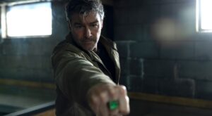 Kyle Chandler in Lanterns Episode 1