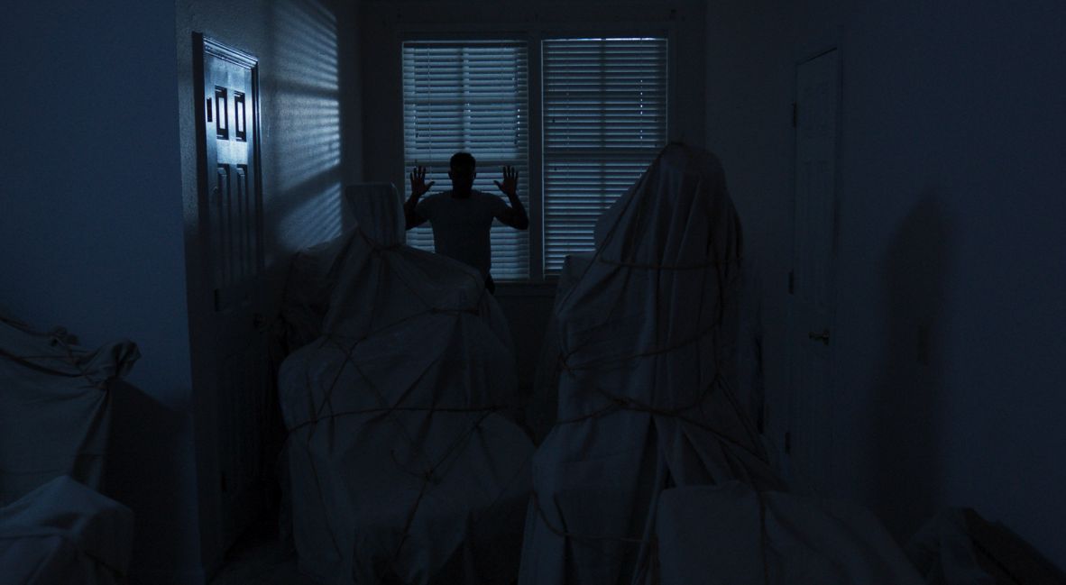 REVIEW: 'Parasomnia (2026)' Delivers A Diverse Cast And Great Practical Effects 2 An unsettling sequence in Parasomnia (2026)