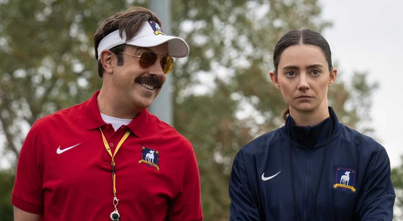 REVIEW: ‘Ted Lasso’ Season 4 Episode 2 — “Curiouser And Curiouser!” 1 Jason Sudeikis and Tanya Reynolds in Ted Lasso Season 4 Episode 2