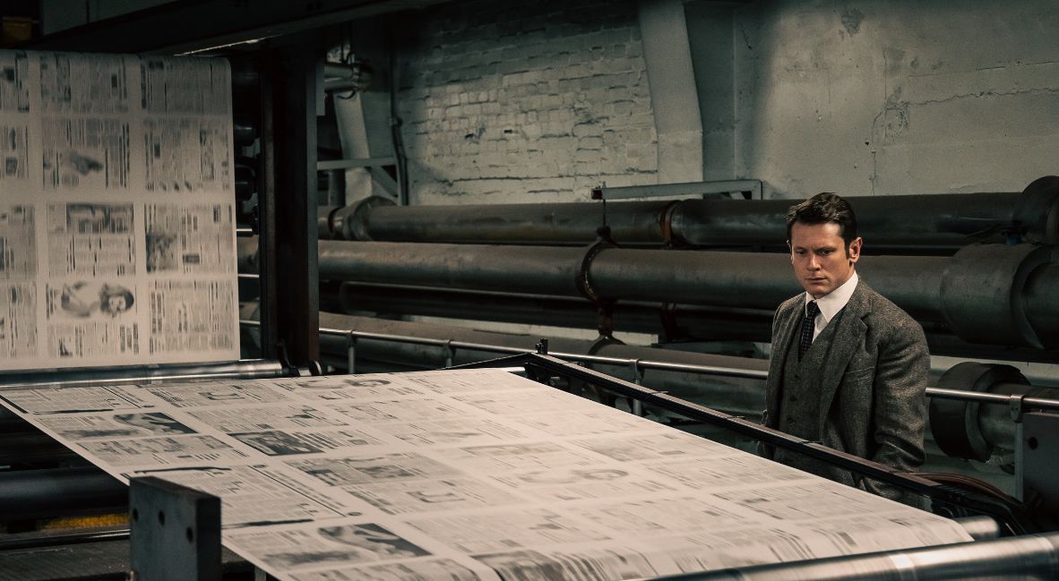 TIFF 2026: 'Ink' (2026) Traffics In The Cheap Tabloid Sensationalism It Seeks To Skewer 1 Jack O'Connell in Ink (2026)