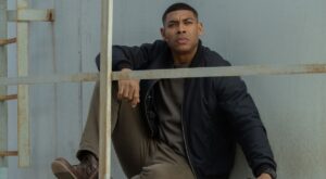 Aaron Pierre in Lanterns Episode 4