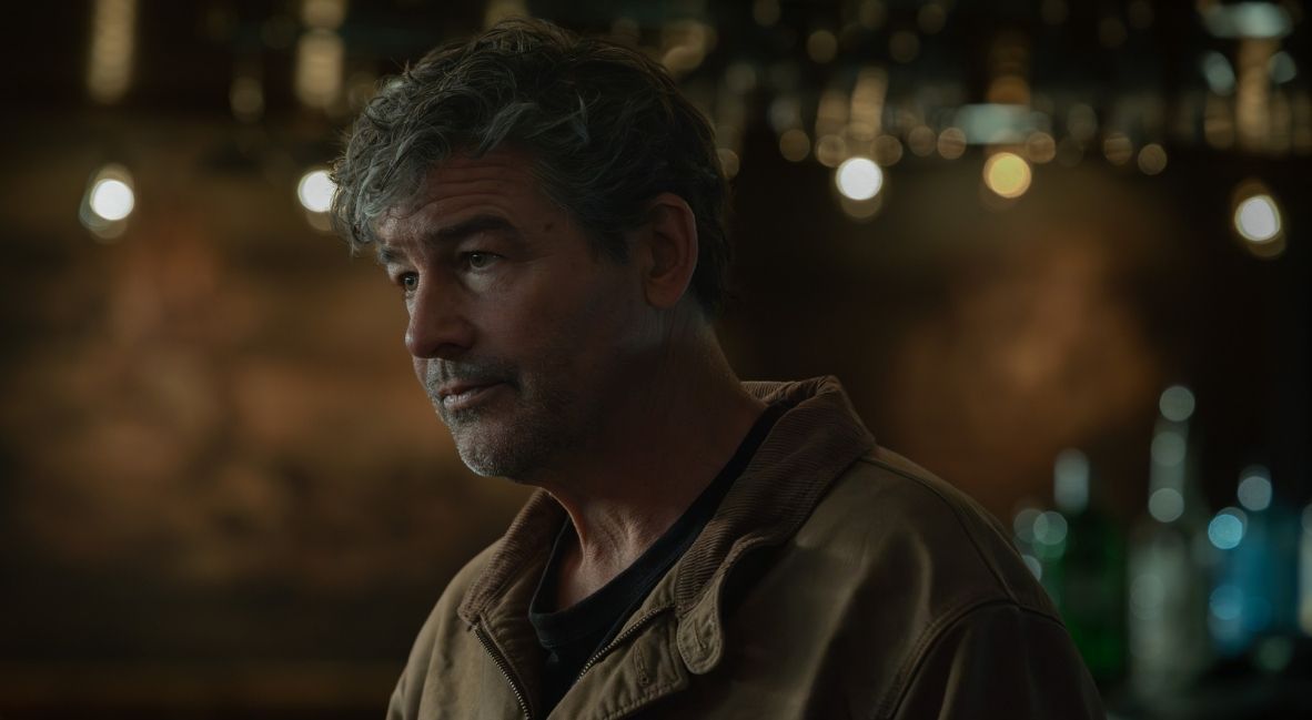 Kyle Chandler in Lanterns Episode 4