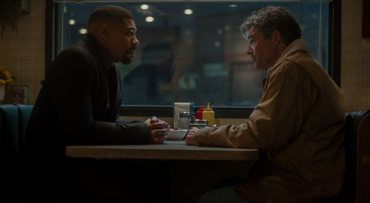 Aaron Pierre and Kyle Chandler in Lanterns Episode 6