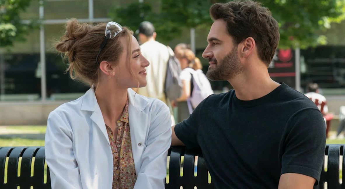 Lili Reinhart and Nicholas Duvernay in The Love Hypothesis (2026)
