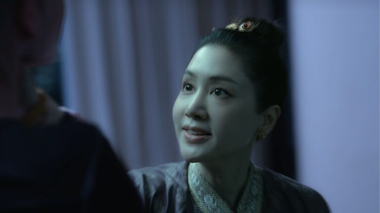 Garlah in The Crow Club Episode 3